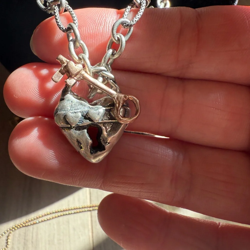 Elegant Silver Tone Heart Pendant‎ Necklace